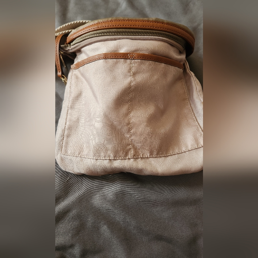 Crossbody - Picture 7 of 8
